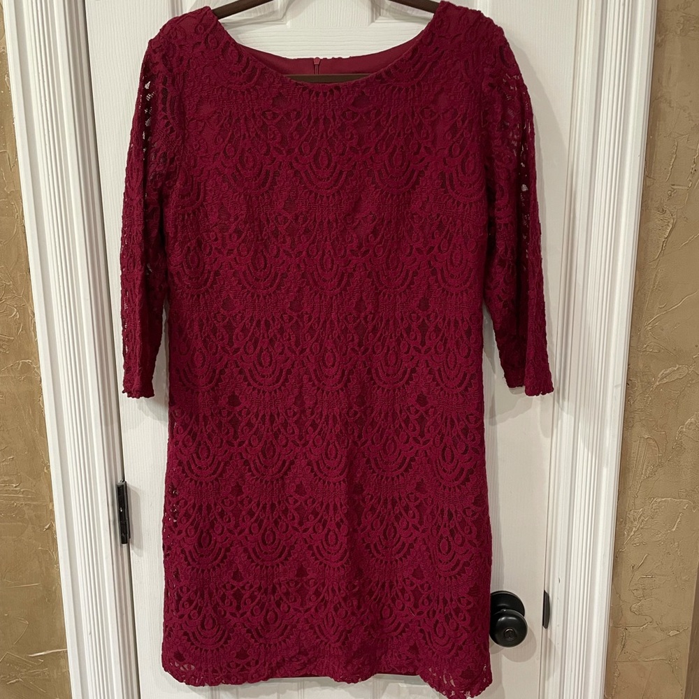 Women’s lace dress with sleeves